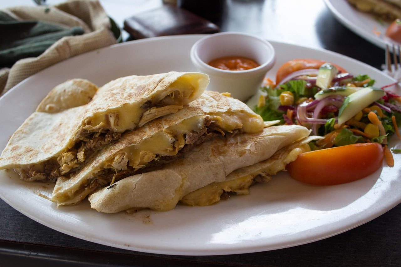 QUESADILLAS SHOWY LOVERS